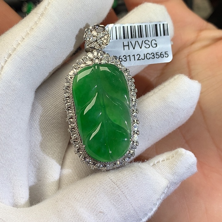 颈饰18K金镶嵌翡翠