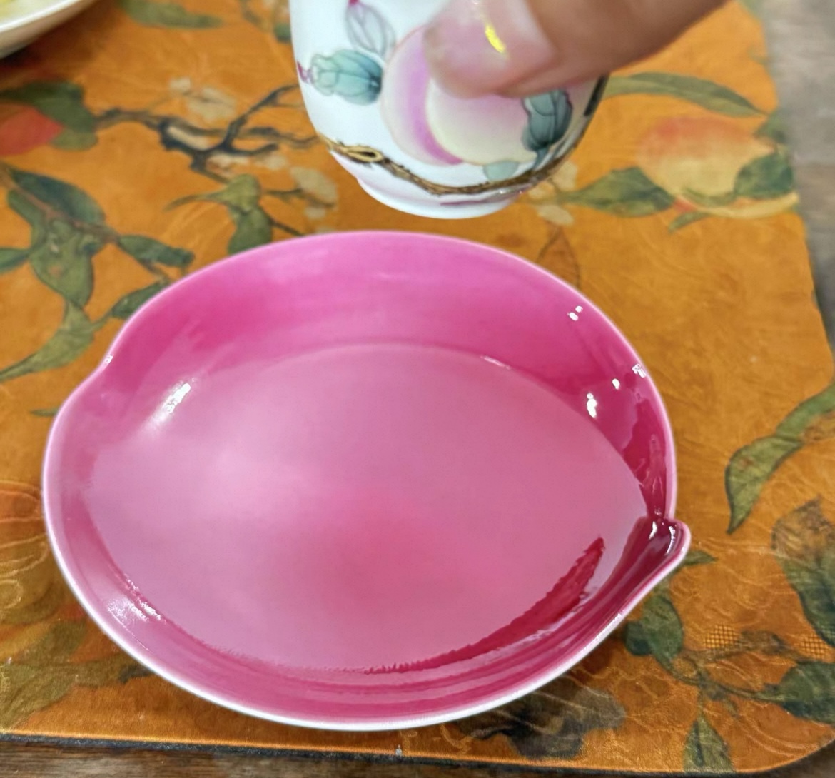 《梦乔茶器》雅圣景德镇手工手绘原矿胭脂红渐变小碟子杯垫小桃心