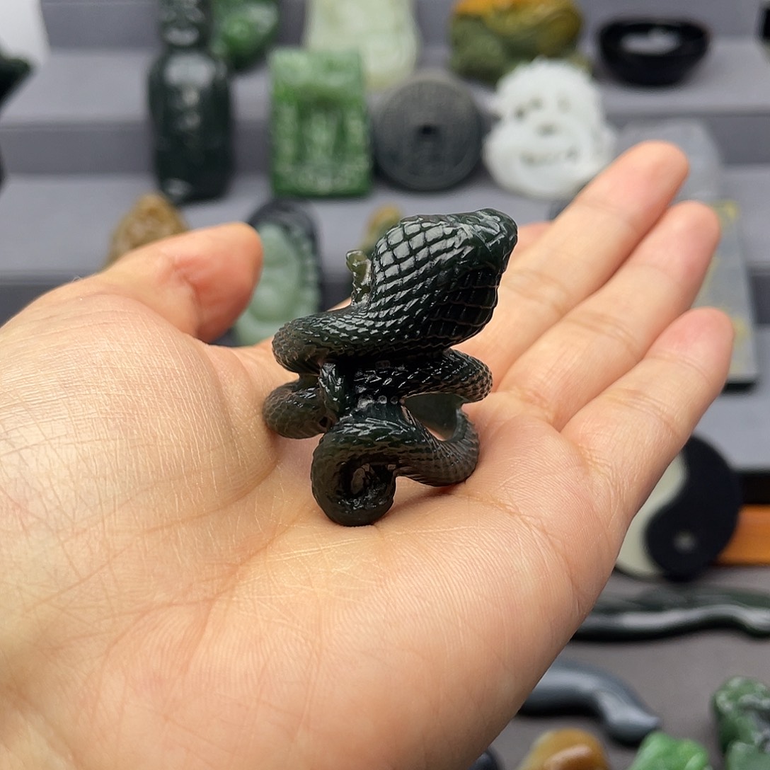 一***泽和田玉未镶嵌颈饰