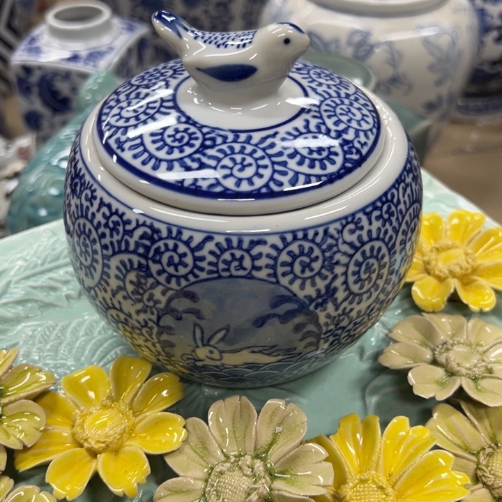 瓷片微瑕陶瓶。。。。。。。。。。。。。。。