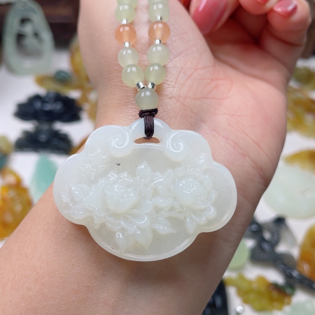 蛇纹石玉颈饰未镶嵌