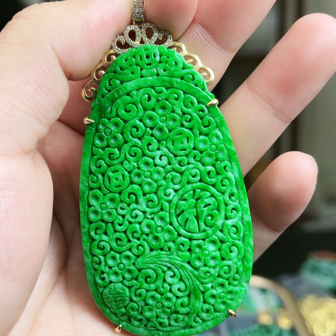 翡翠颈饰18K金镶嵌吊坠