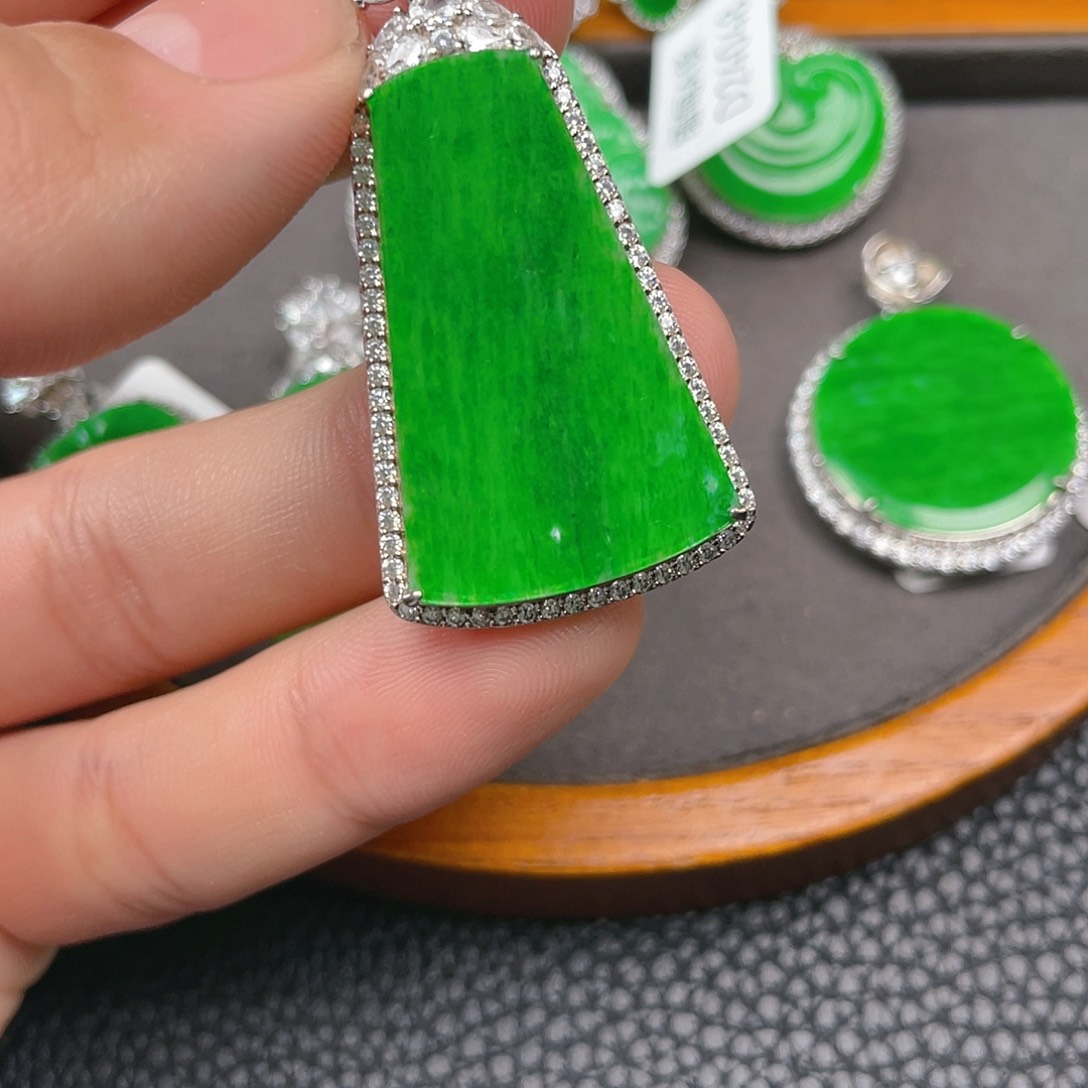 【闪购商品】翡翠吊坠(不含链)银S925镶嵌