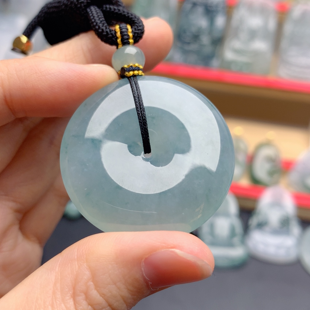 冯***总翡翠未镶嵌颈饰平安扣