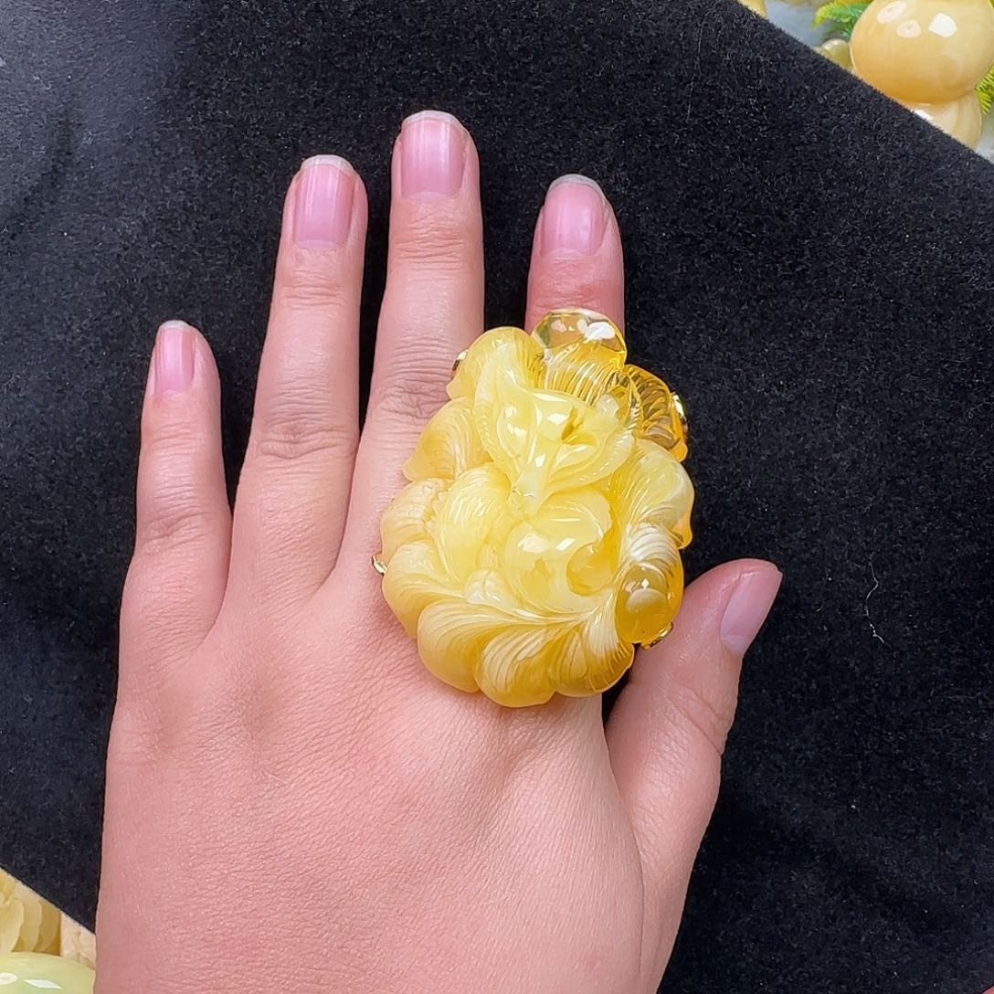 蜜蜡未镶嵌珠宝奇石