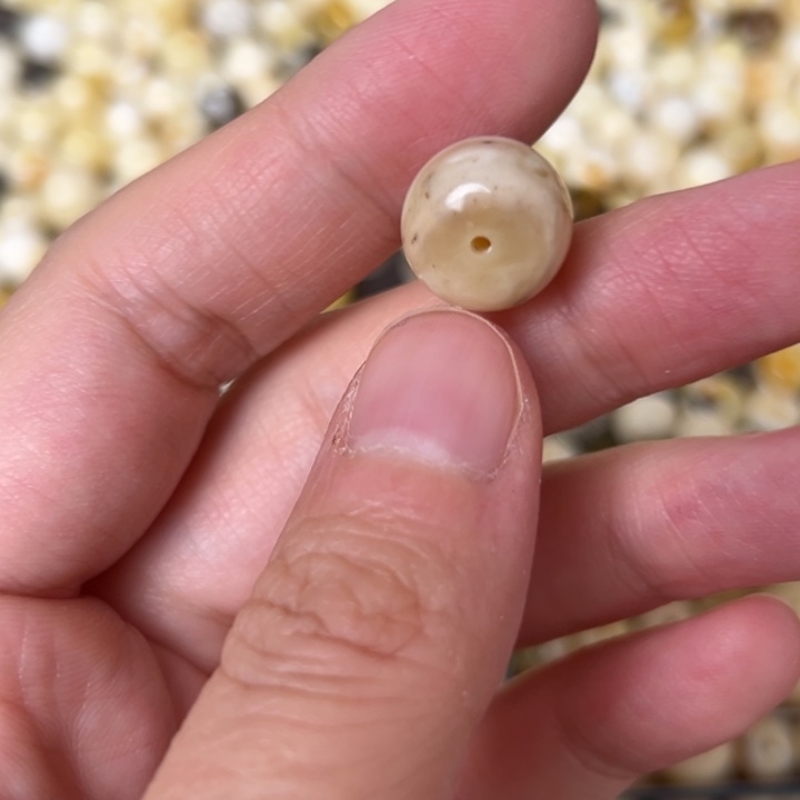 蜜蜡未镶嵌裸石12.6mm一个