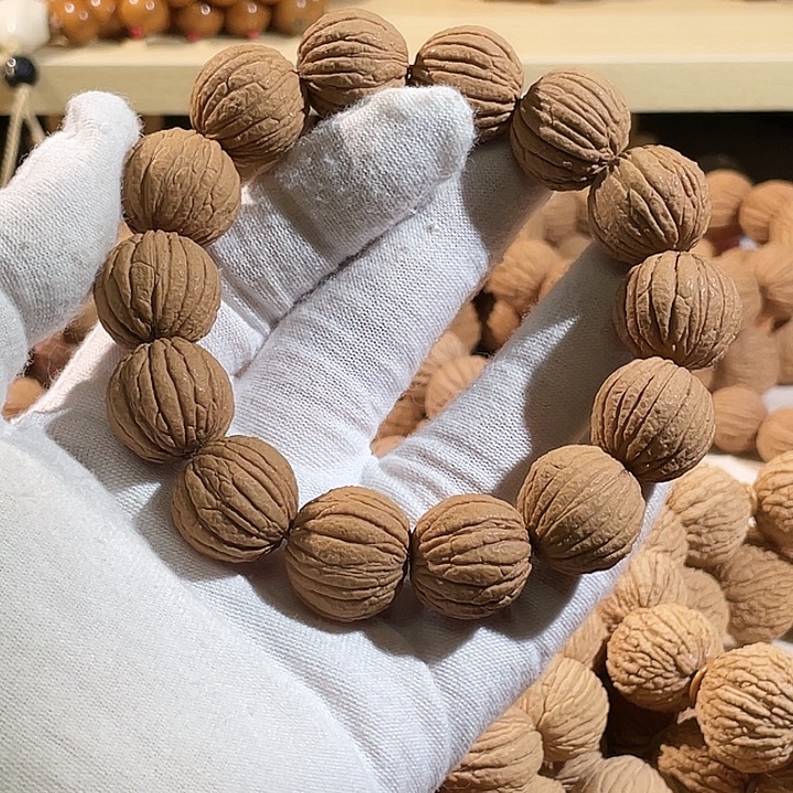 橙****猴头核桃手串粗筋拉丝