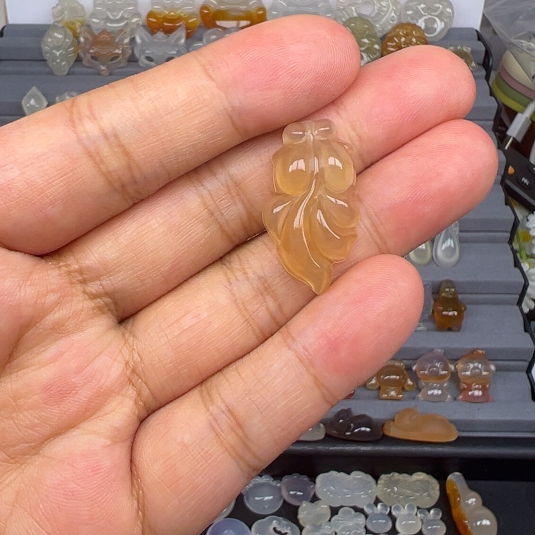 玛瑙/玉髓未镶嵌颈饰龙纹金鱼