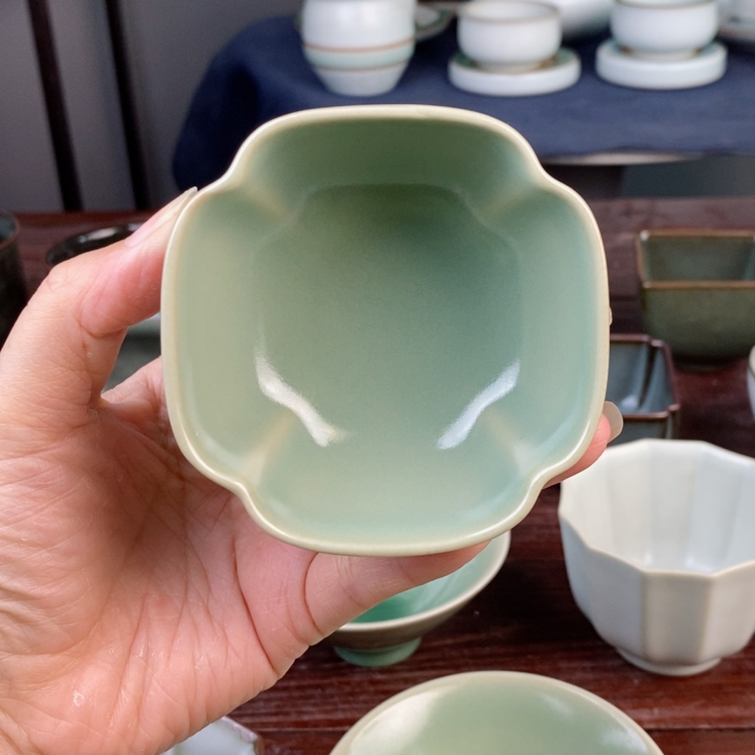 朱砂胎梅子青花口杯 不开片 微瑕 
