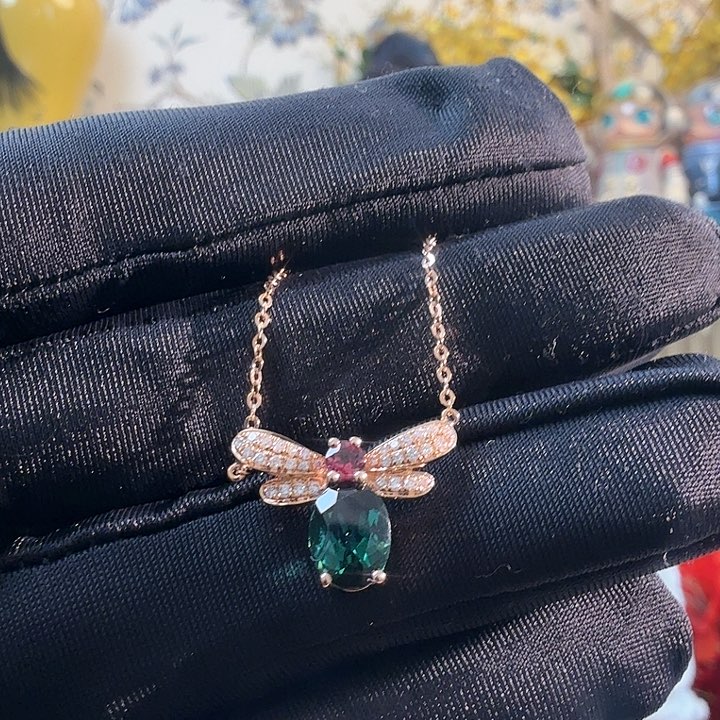 碧玺颈饰18K金镶嵌碧玺颈饰18Ｋ金镶嵌