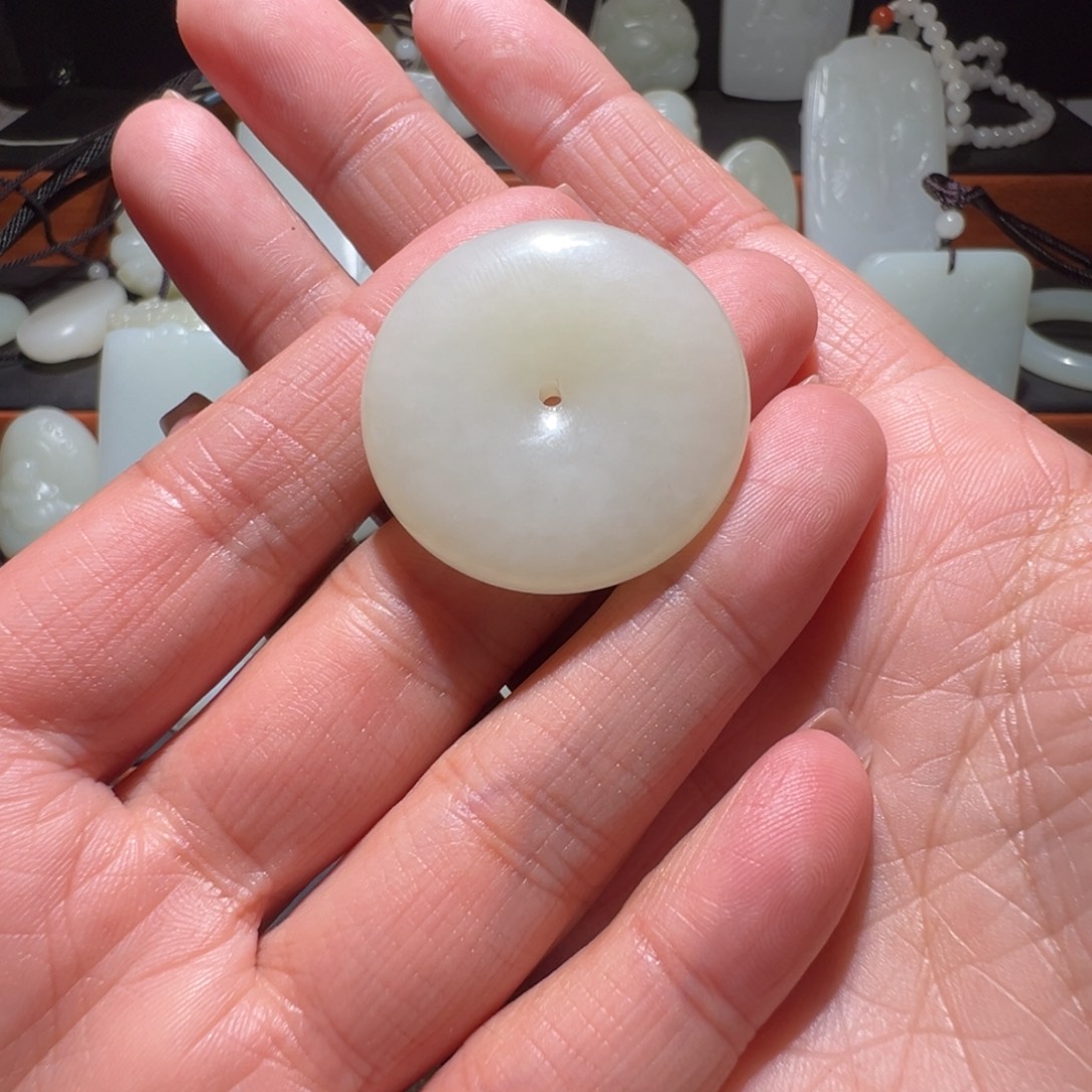 认***识和田玉未镶嵌颈饰