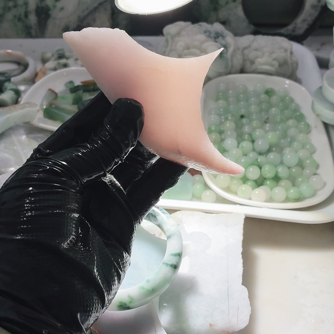 翡翠未镶嵌颈饰边角料