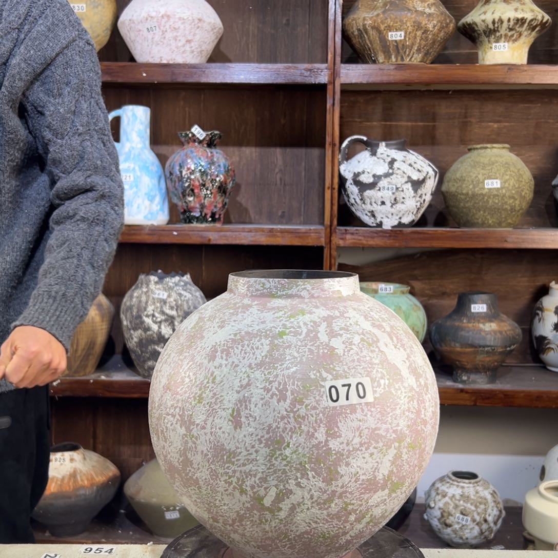 摆件H****E70花瓶LNG加气站附近，然后