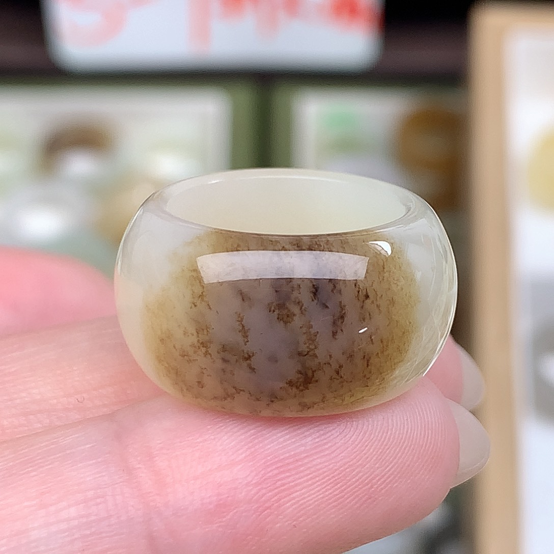 未镶嵌戒指和田玉