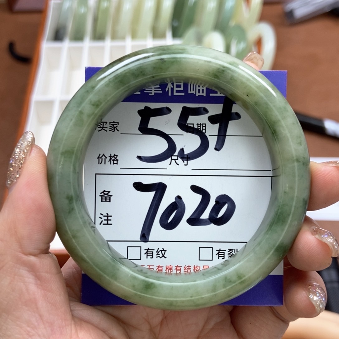 岫玉手镯手镯未镶嵌