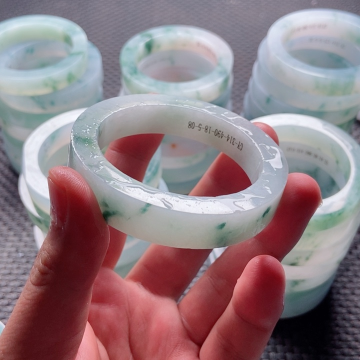 定制翡翠货A未镶嵌葫***人