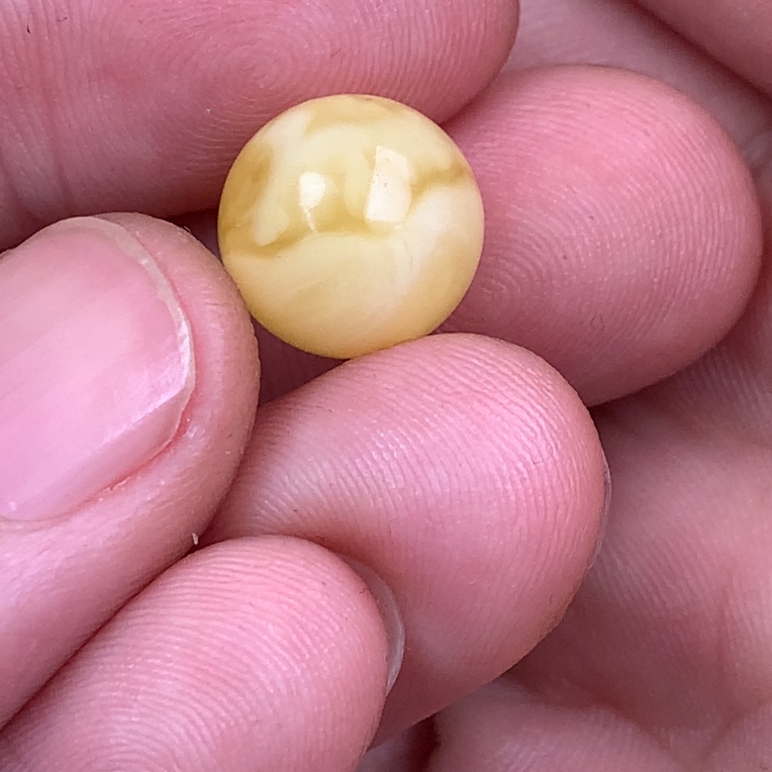 琥珀裸石未镶嵌农***哥蜜蜡