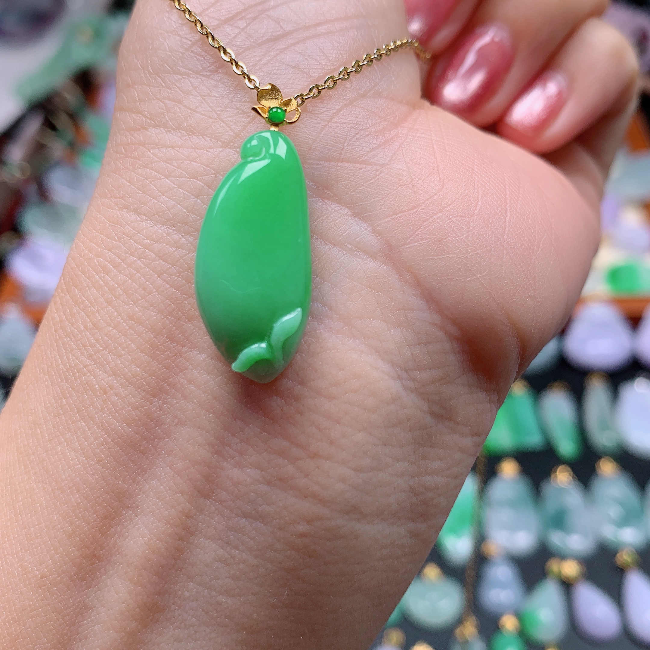 缅甸天然A货翡翠，飘绿福瓜 编号182/1207尺24-11.7-5.6