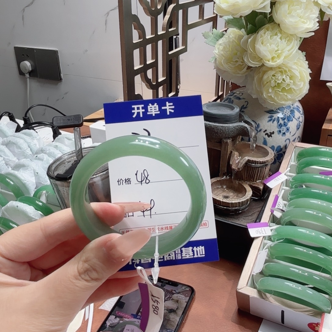 石英岩玉未镶嵌手镯33