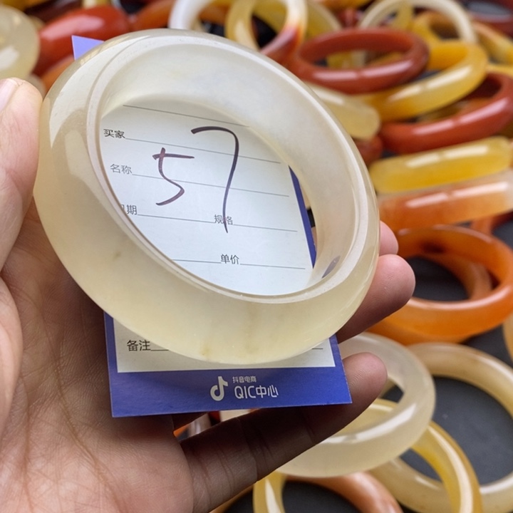 未镶嵌手镯石英质玉