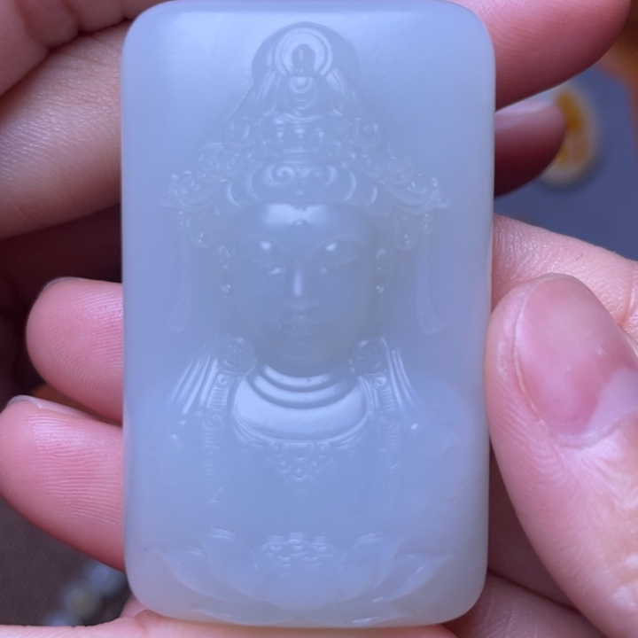 国***信和田玉未镶嵌颈饰