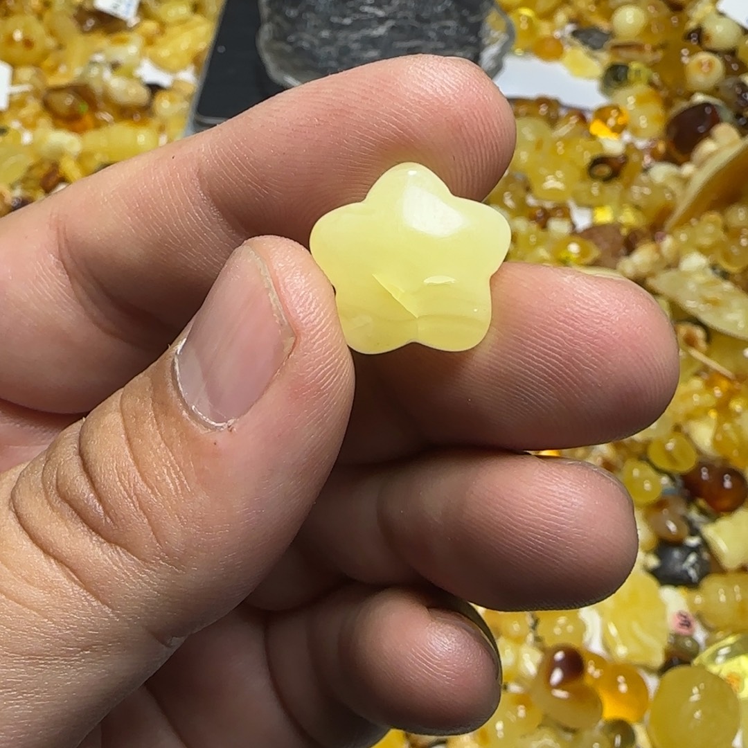 琥珀未镶嵌裸石1.1克