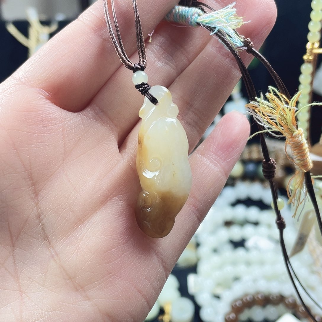 和田玉未镶嵌颈饰