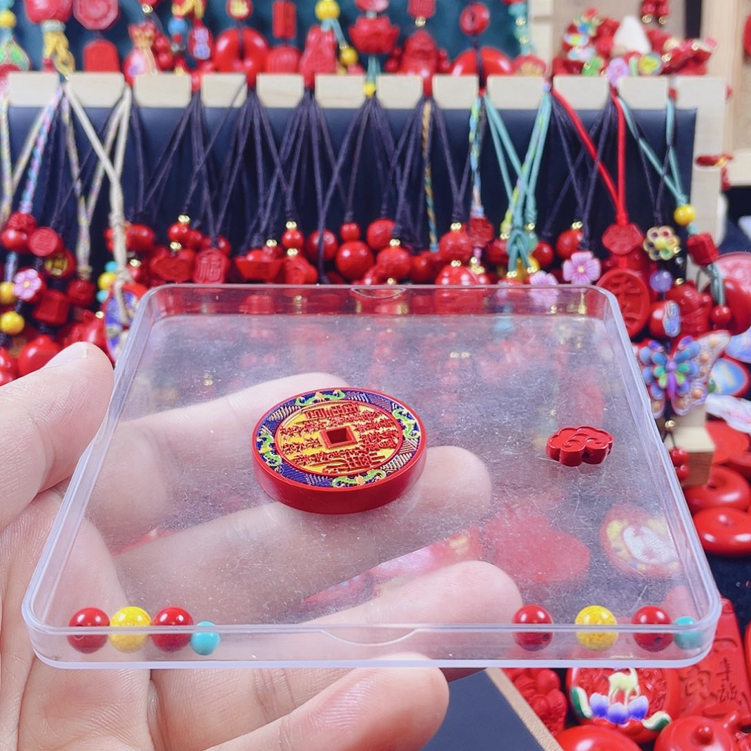 爱***子天然辰砂含辰砂工艺品彩绘山鬼花钱大气款手机坠