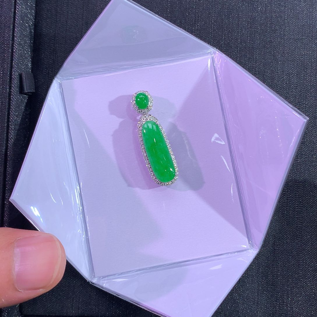 翡翠吊坠(赠链)18K金镶嵌