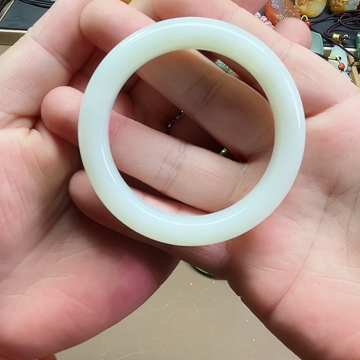 未镶嵌手链和田玉静****7