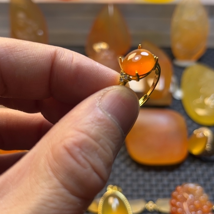 张***哥石英质玉未镶嵌旦面