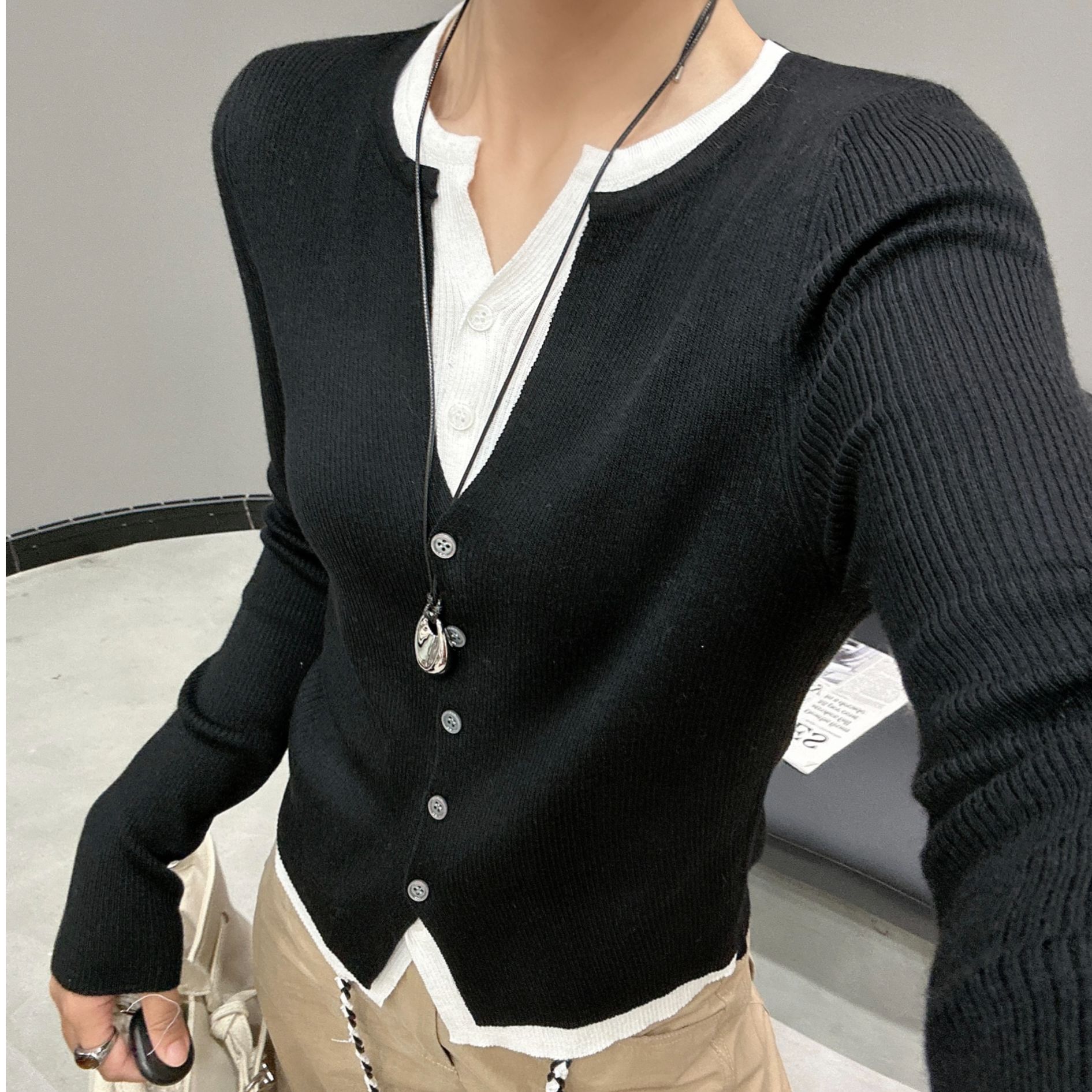 毛针织衫拼接百搭假两件针织开衫法式女黑色秋季长袖早秋外套上衣