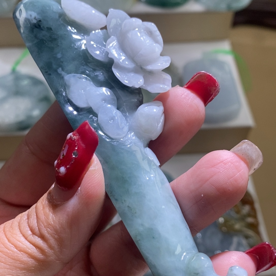 【闪购商品】翡翠颈饰未镶嵌花