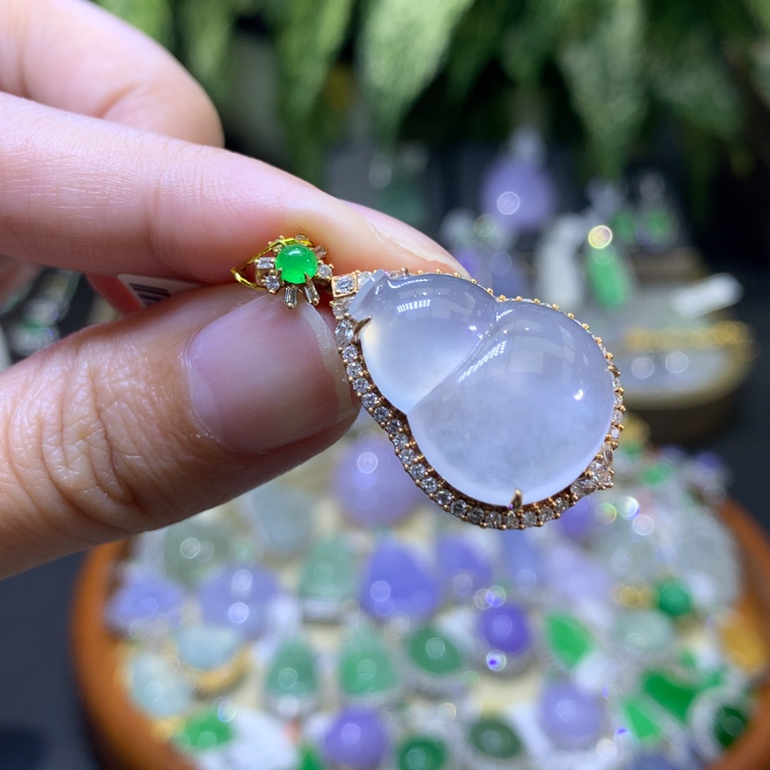 颈饰18K金镶嵌翡翠