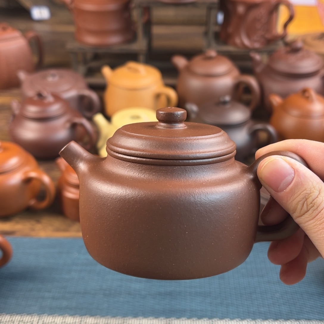 逸***。紫砂茶壶手工制作工艺精湛