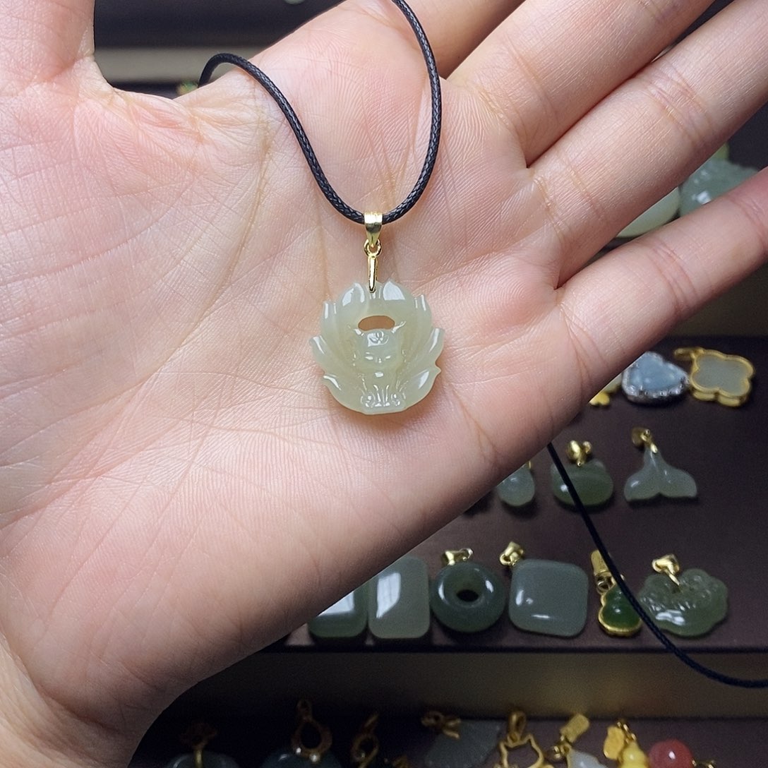 和田玉颈饰未镶嵌