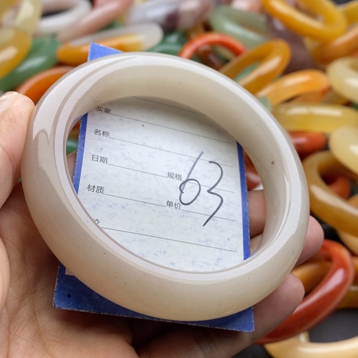 石英质玉手镯未镶嵌