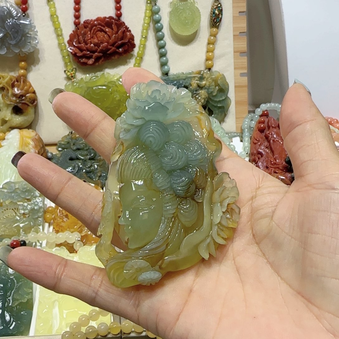 未镶嵌蛇纹石玉吊坠惹***走