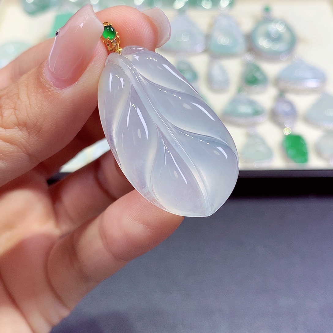 翡翠18K金镶嵌颈饰翡翠