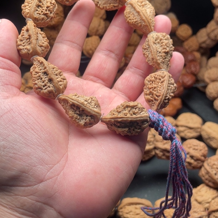 文玩核桃吊坠Y****、2绣花鞋