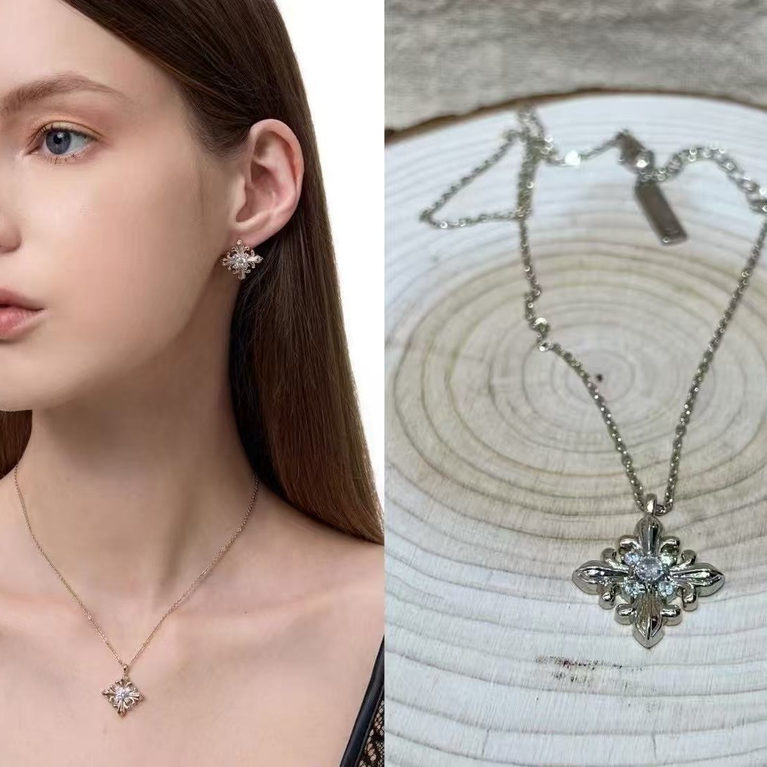 铜合金锆石项链 F484金色十字花花闪闪项链