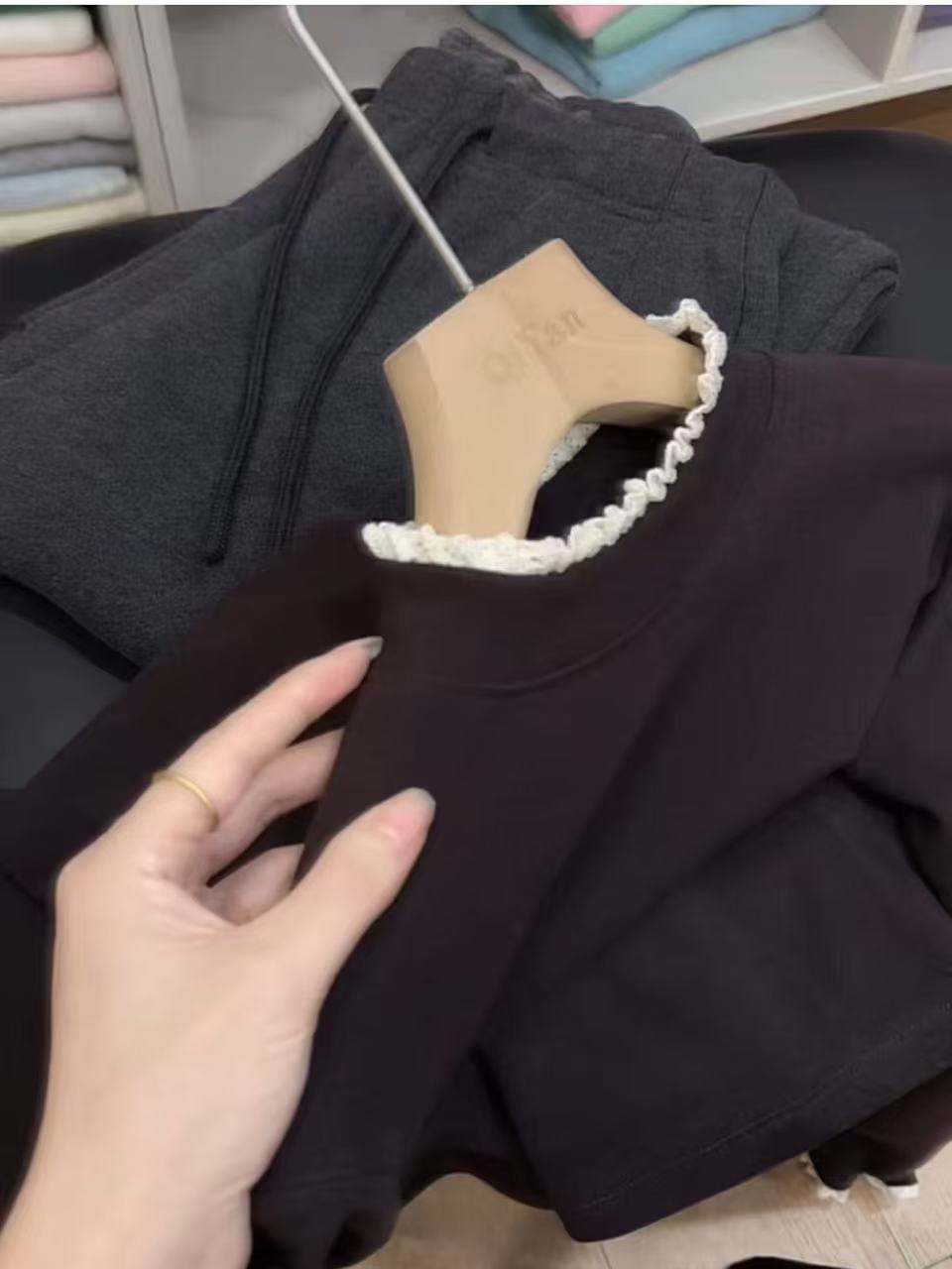 七言家巨好穿！#酱紫拜尔绒蕾丝花边领百搭秋冬打底衫@