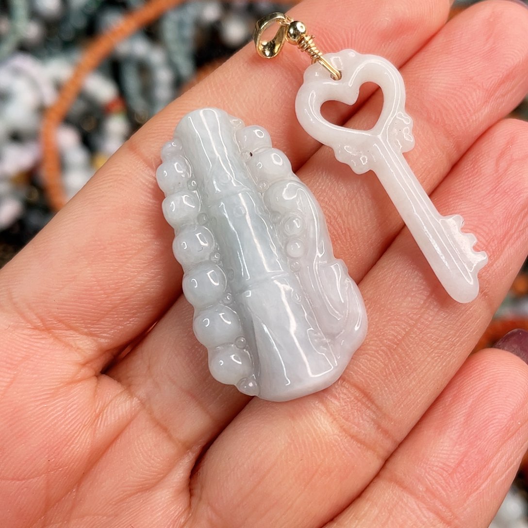 翡翠颈饰未镶嵌翡翠