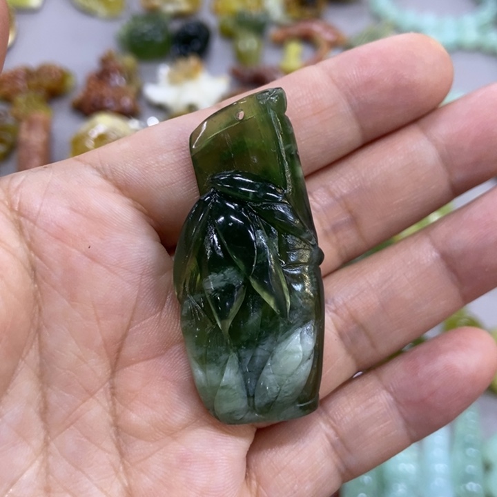 未镶嵌蛇纹石玉挂件