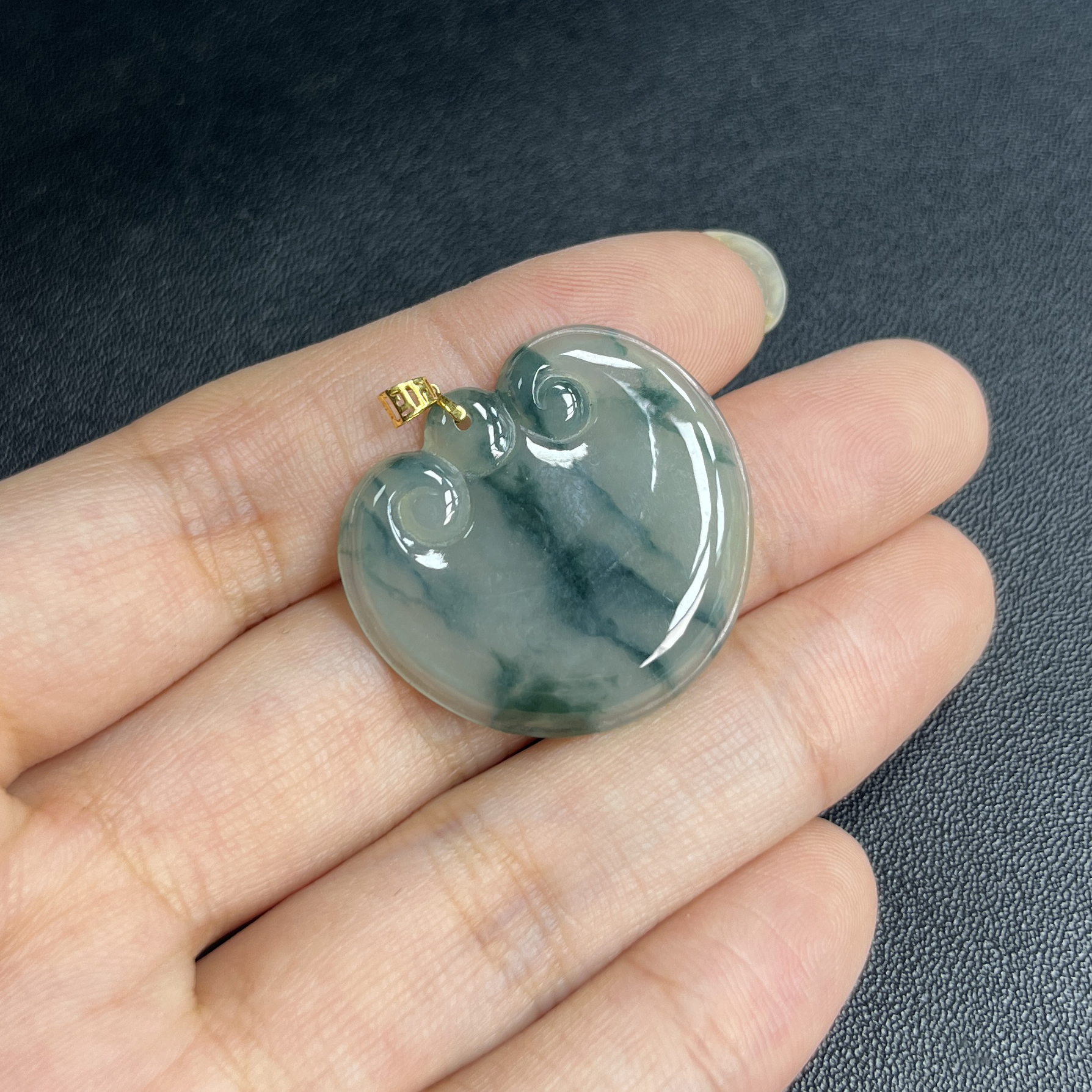 于于珠宝-天然A货缅甸翡翠飘蓝花如意玉石吊坠25.3×28.3×3.2  