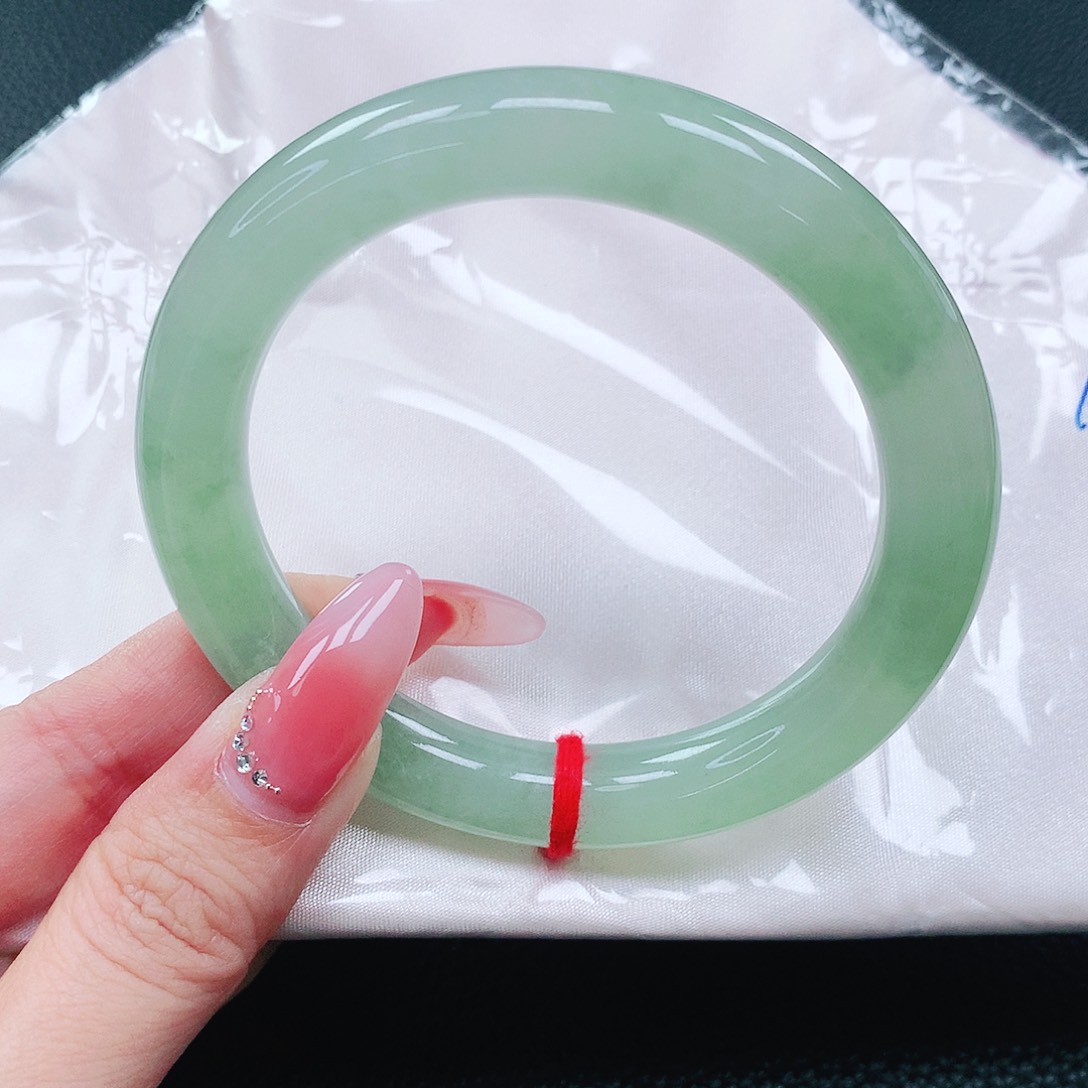 翡翠手镯未镶嵌58圈