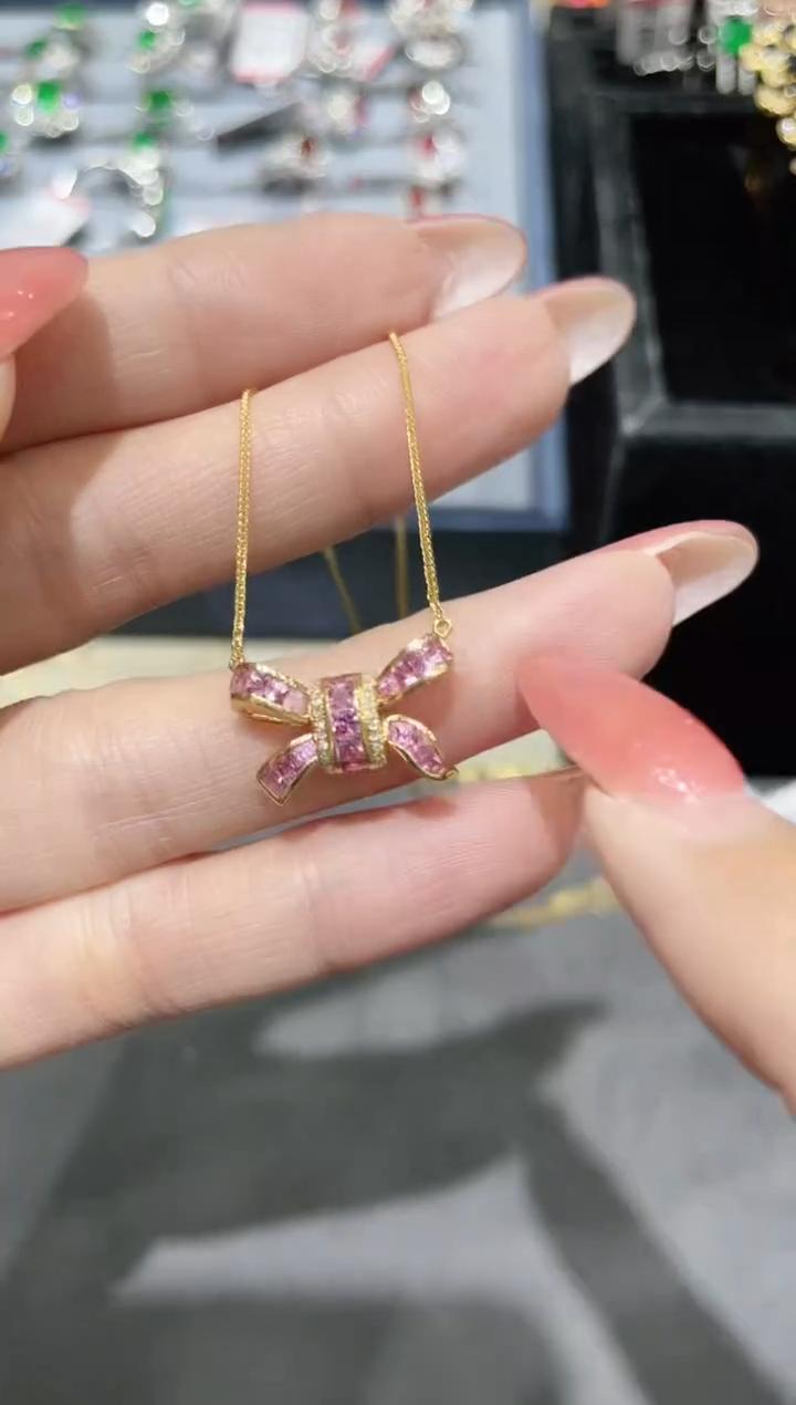 18K金镶嵌彩色蓝宝石项链蝴蝶结款