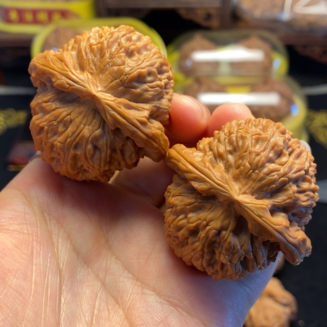 把件桃核球白45狮子