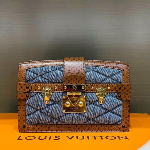 95新/路易威登/包包/市场价30000/250224CZ0021