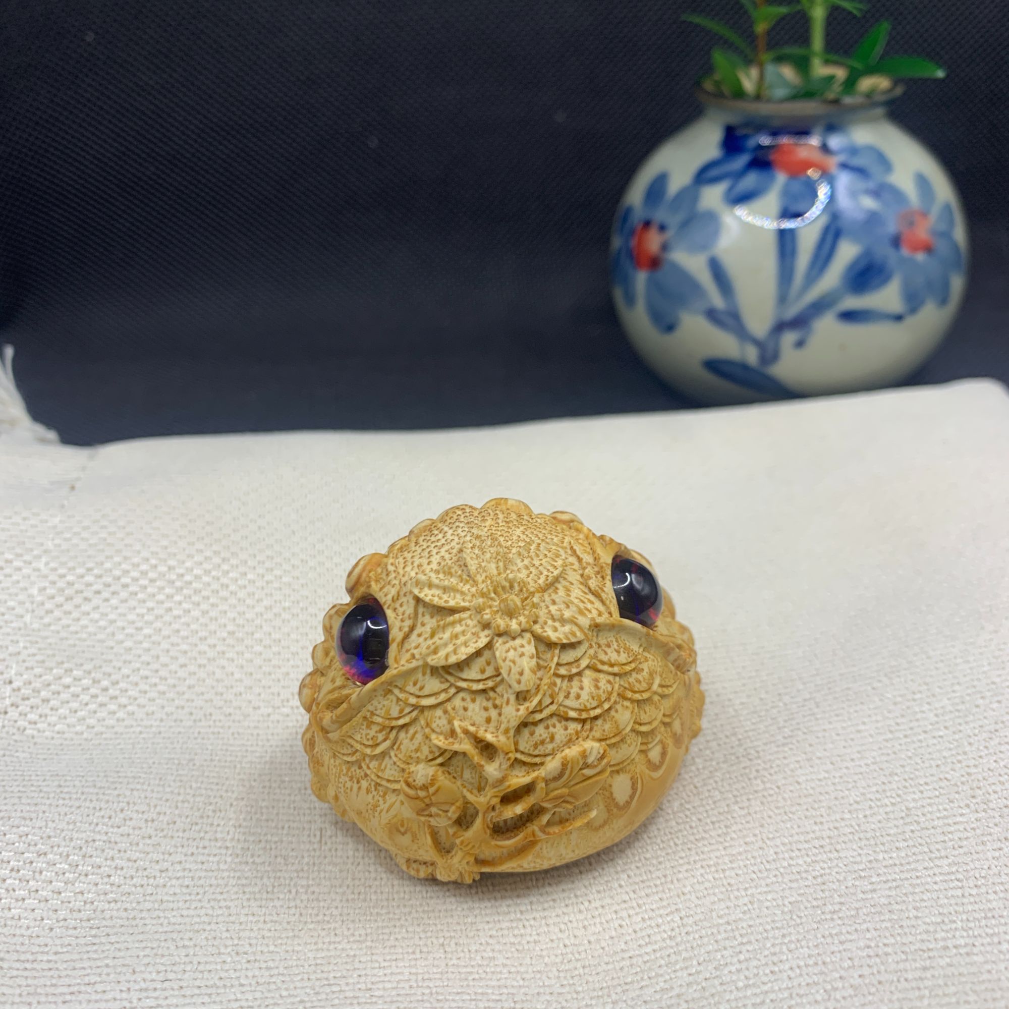 竹根雕一枝花金蟾手把件（青云老师作品）